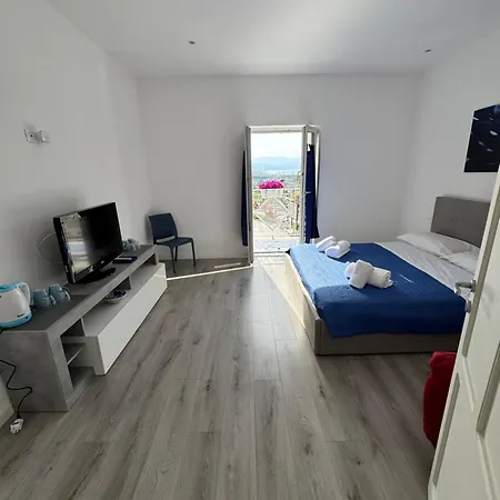 Rinella's Guest house *