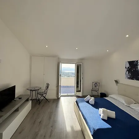 Rinella's Guest house *